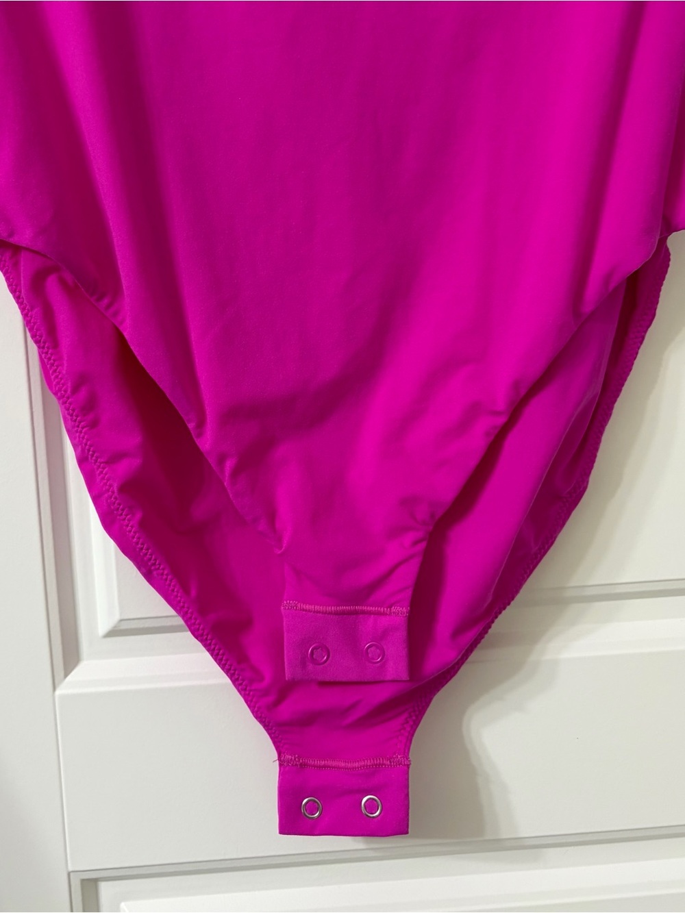 SKIMS Fits Everybody T-Shirt Bodysuit Limited Edition Fuchsia Size Medium - Picture 7 of 7